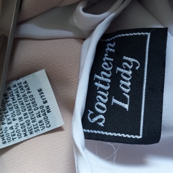 Sag Harbor Two Piece Suit W/ White Shell, Sz Med - Picture 9 of 9